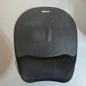 Fellowes Black Ergonomic Mouse Pad